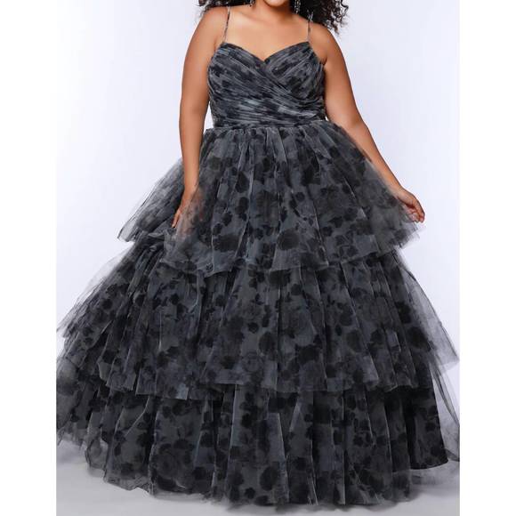 SYDNEY'S CLOSET Dresses & Skirts - NEW SYDNEY'S CLOSET tiered floral mesh net ball gown - plus in black floral